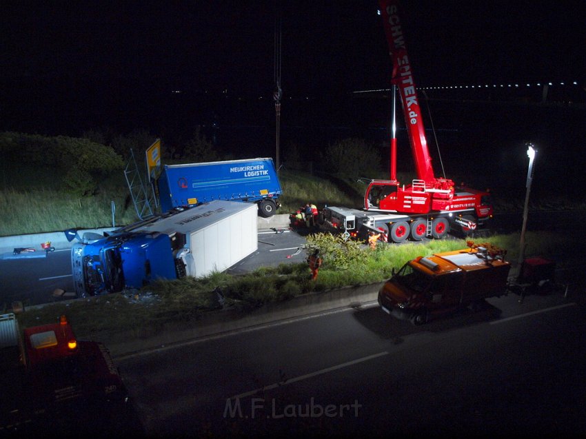 Einsatz BF Koeln PEINGEKLEMMT in Leverkusen P178.JPG